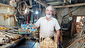 864 Ahşap Parçasıyla Sultanahmet Camii'nin Maketini Yaptı