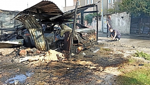 Garajdaki Yangın Otomobilden Geriye Demir Yığını Bıraktı