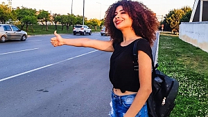 Mimarlık Mesleğini Bırakarak Otostopla Türkiye’yi Turluyor