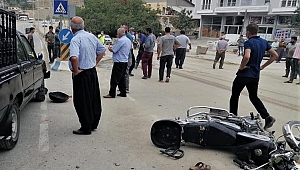 Motosiklet İle Hafif Ticari Araç Çarpıştı