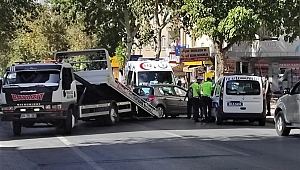 Ambulans İle Otomobil Çarpıştı