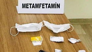 Kollarına Taktıkları Maskeden Uyuşturucu Çıktı