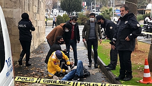 Sokak Ortasında Kendisini Karnından Vurdu