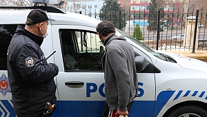 Alkollü Vatandaşın Bayrak Nöbeti Kısa Sürdü