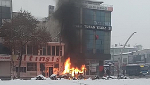 Elbistan’da Hafif Ticari Araç Alev Topuna Döndü