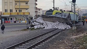 Kahramanmaraş’ta Yük Treni Tırı Biçti: 2 Yaralı