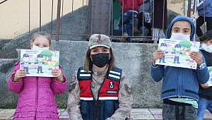 Jandarma Öğrencileri Sevindirdi