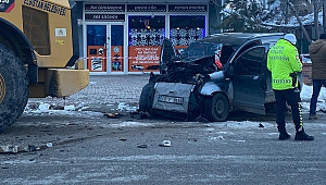 Kar Temizleyen İş Makinesine Çarpman Sürücü Hayatını Kaybetti