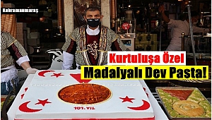 Kurtuluşa Özel 150 kilogramlık Madalyalı Dev Pasta!
