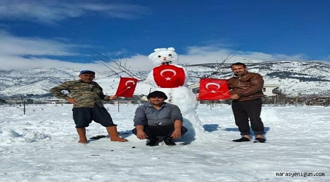 Türk Bayraklı Kardan Adama Yoğun İlgi