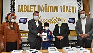 Türkoğlu Belediyesi, öğrencilere 200 adet tablet dağıtımı gerçekleştirildi
