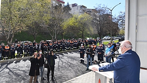 Başkan Mahçiçek, Temizlik Personeline Erzak Paketi Dağıttı
