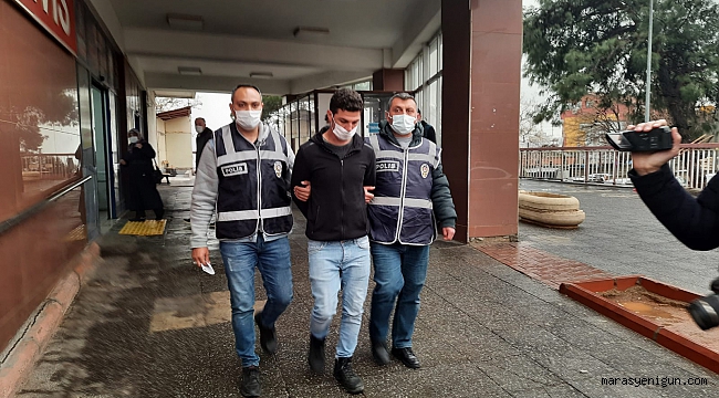 Çaldığı Otomobille Hırsızlık Yaptı Kaçarken Polis Aracına Çarptı