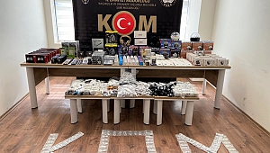 Kaçak Cep Telefonu Aksesuarlarına El Konuldu