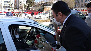 Ülkü Ocakları Kırmızı Işıkta Kadına Şiddete ‘DUR’ dedi