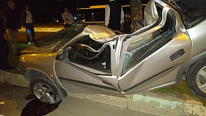 Kahramanmaraş’ta Ağaca Çarpan Otomobil Paramparça Oldu