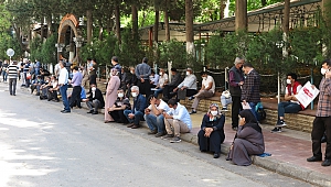 Kahramanmaraş’ta Çiftçi Belge Kuyruğunda Korona Virüsü Unuttular
