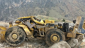 Kahramanmaraş’ta İş Makinesi Uçuruma Yuvarlandı