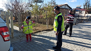 Otizmli Nida Jandarma Ekipleri Asker Selamıyla Karşıladı