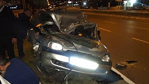 Otomobiliyle Ağaca Çarpan Sürücü Hayatını Kaybetti