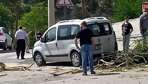 Kahramanmaraş’ta Freni Patlayan Kamyon 3 Araca Çarptı