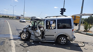 Kahramanmaraş’ta Minibüs İle Hafif Ticari Araç Çarpıştı: 7 Yaralı