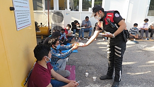 Türk Polisinden İnsanlık Dersi
