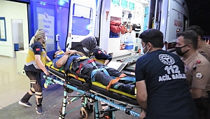Bıçaklı Saldırgana Müdahale Eden Polis Merdiven Boşluğuna Düştü