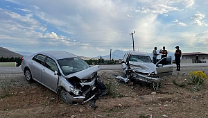 Kahramanmaraş’ta İki Otomobil Kafa Kafaya Çarpıştı: 5 Yaralı