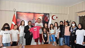 Kadın Basketboluna Desteğe Plaketli Teşekkür