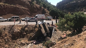 Minibüs Menfeze Devrildi: 2 Ölü, 5 Yaralı