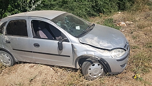 Elbistan’da kontrolden çıkan otomobil devrildi: 3 yaralı
