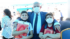 Onikişubat Belediyesi'nden Öğrencilere Hediye Kuran-ı Kerim
