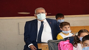 10 bin öğrenciye çanta ve kırtasiye