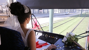 Evlenen Vatman çiftin gelin aracı Tramvay oldu