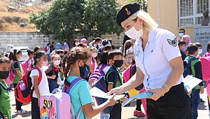 Jandarma Ekipleri Öğrencileri Sevindirdi
