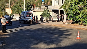 Kamyonet Beton Direğe Çarptı: 1 Ölü 4’ü Çocuk 5 Yaralı
