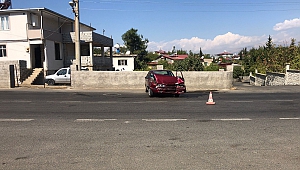 Virajı alamayan sürücü otomobiliyle duvara çarptı