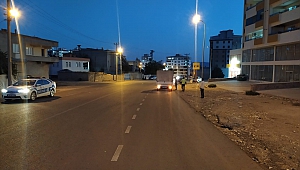 Yolun karşısına geçmek isteyen çocuğa hafif ticari araç çarptı