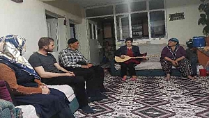Gönüllü Gençlerden Yaşlı Çiftlere Moral Ziyareti
