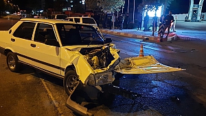 Kahramanmaraş’ta İki Otomobil Kafa Kafaya Çarpıştı: 3 Yaralı