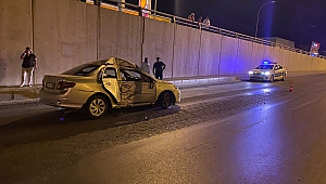 Otomobil beton elektrik direğine çarptı: 1 yaralı