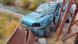 Otomobiliyle Önce Yayaya Sonra Korkuluklara Çarptı: 2 Yaralı