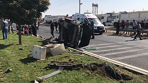 Otomobille Çarpışan Hafif Ticari Araç Yan Yattı: 5 Yaralı