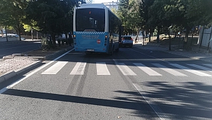 Yolun Karşısına Geçmek İsteyen Yayaya Otobüs Çarptı