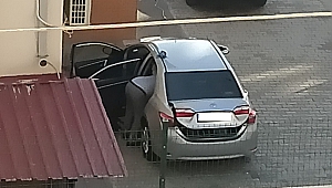 Okul Bahçesinde Otomobil Temizliği Tepki Çekti