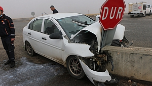 Otomobil Beton Bariyerlere Çarptı: 1 Ölü, 5 Yaralı