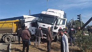 Kahramanmaraş’ta 2 Tırın Çarpıştığı Kaza Anı Kamerada