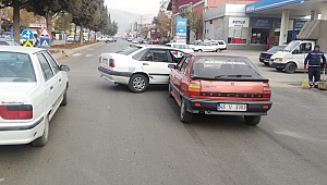 Kahramanmaraş’ta İki Otomobil Çarpıştı: 1 Yaralı