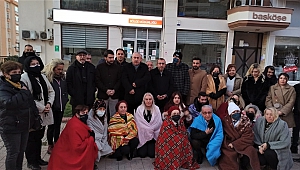 Chp Kahramanmaraş’ta Zamları Battaniyelerle Protesto Etti